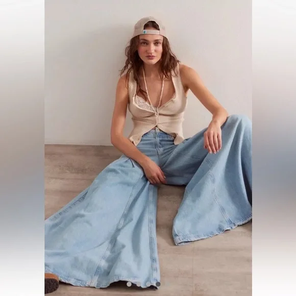 Free People Pandora Wide Leg Jeans We The Free Pleated Front Pocket LightIndigo - Picture 3 of 16